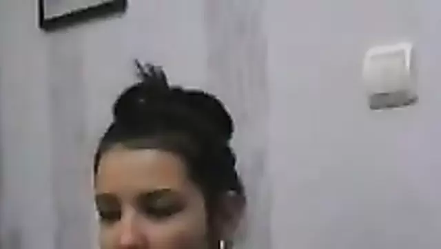 Узбечка показала попку после выпитого вина