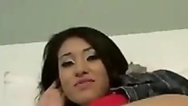 Трахает раком узбекскую шлюху с родинкой