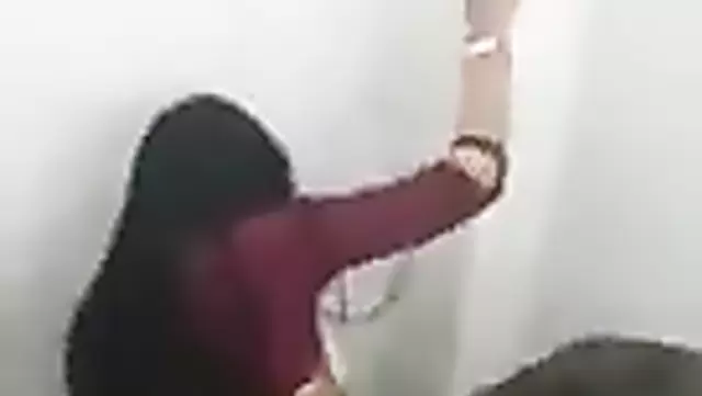 Мужик вдул узбечке раком в туалете